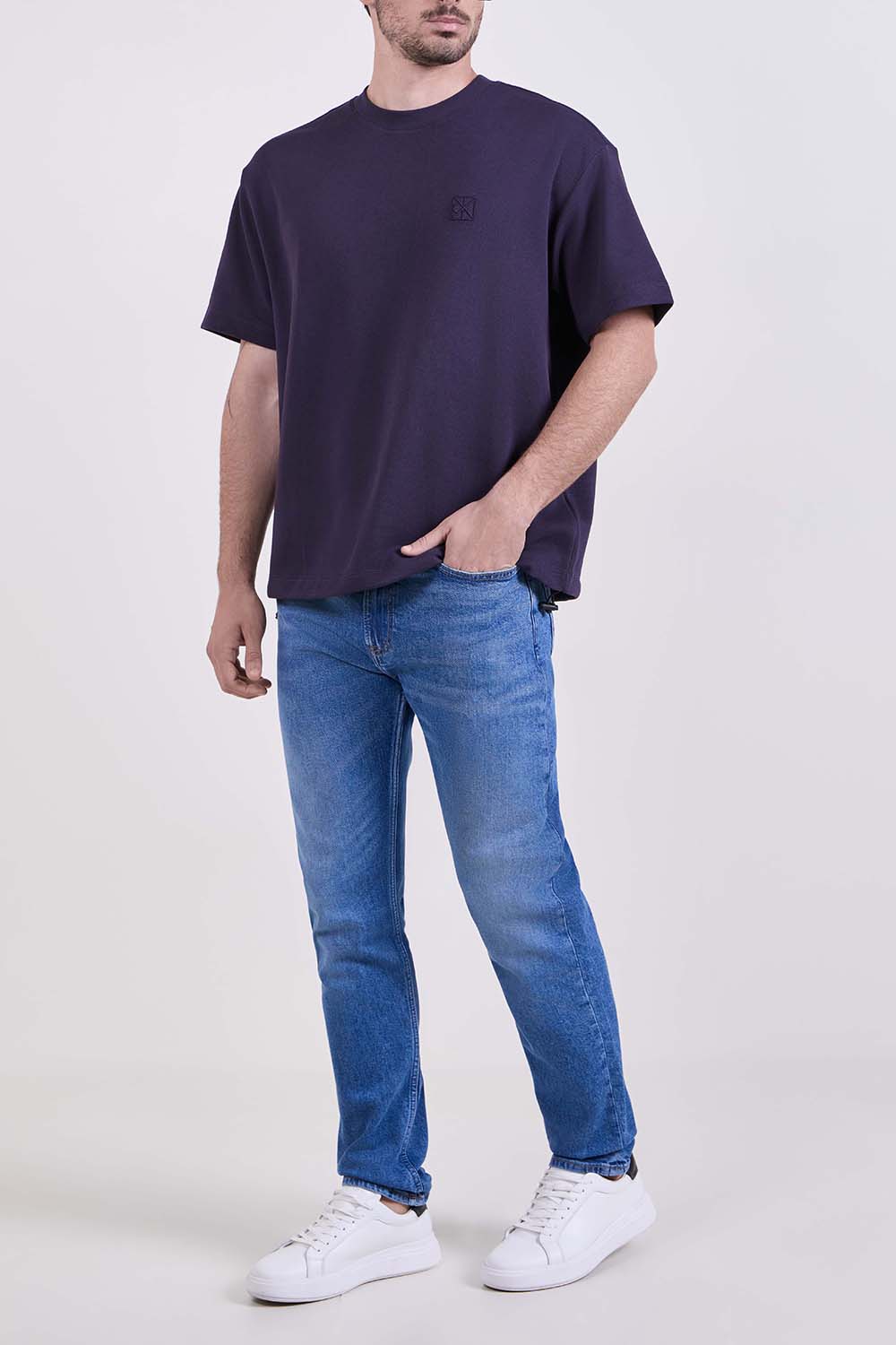 מכנסי ג'ינס בגזרת סלים